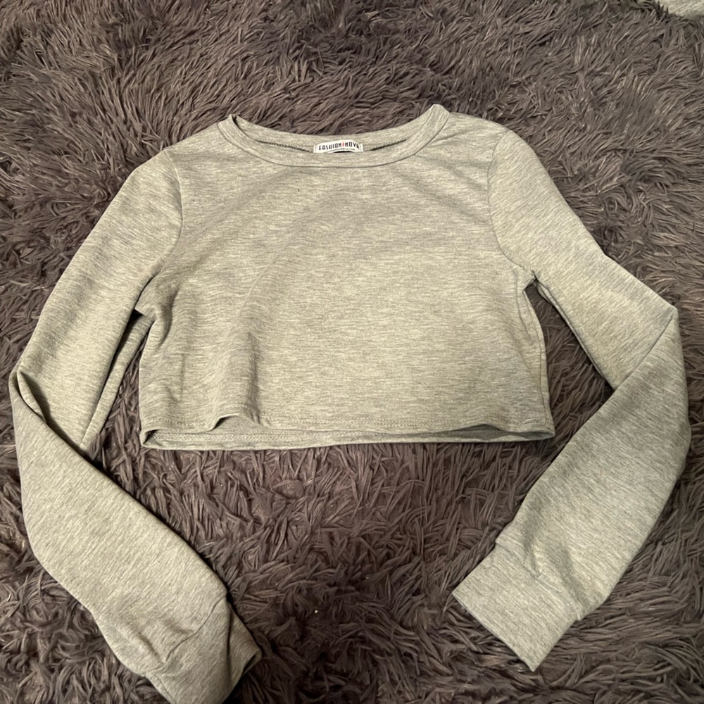 Fashionova, light grey cropped long sleeve shirt